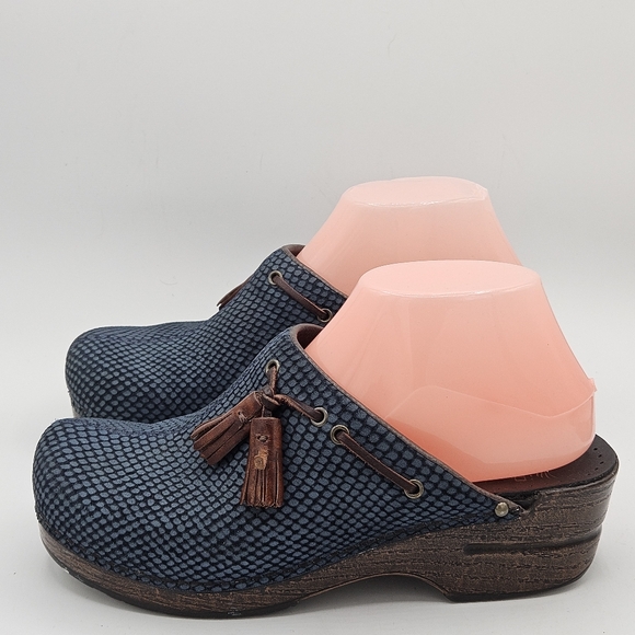 Dansko blue suede grid w/tassels classic clog shoes size 38 US size 7.5/ 8 htf - Picture 9 of 16